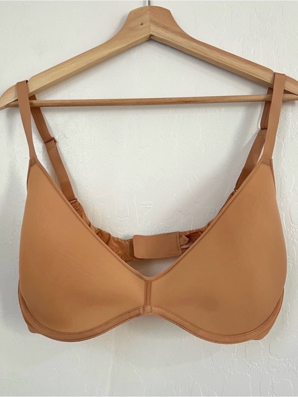 Skims WEIGHTLESS SCOOP BRA | OCHRE size 38DD